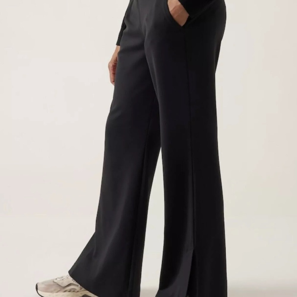 Athleta Black LT Venice Flare Pant in EUC